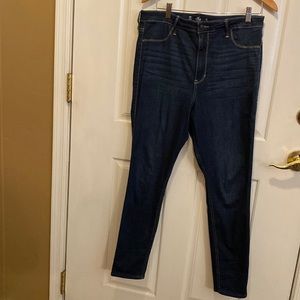 Brand: Hollister Ultra High-Rise Jean Legging. Size: 33W x 28L